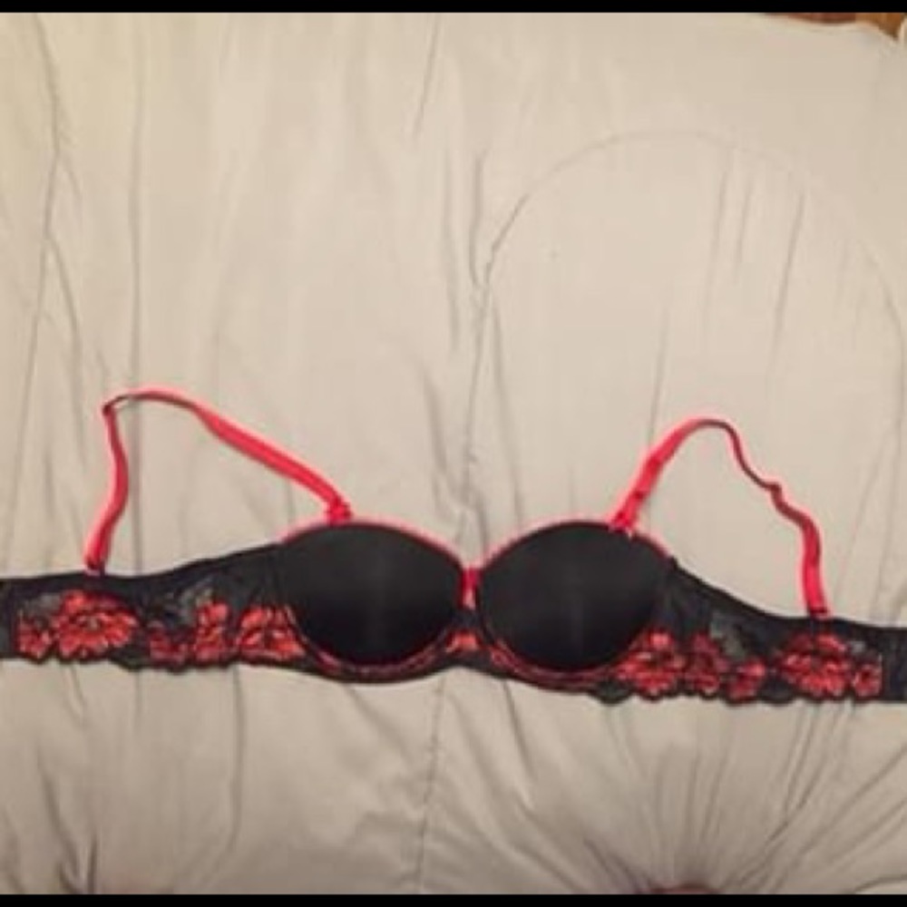 Victoria Secret Bras - Picture 7 of 7